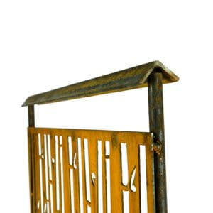 A close up of the top of a wooden gate.